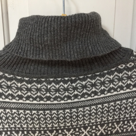 L.L. Bean Gray Patterned Turtleneck Sweater - Picture 15 of 16